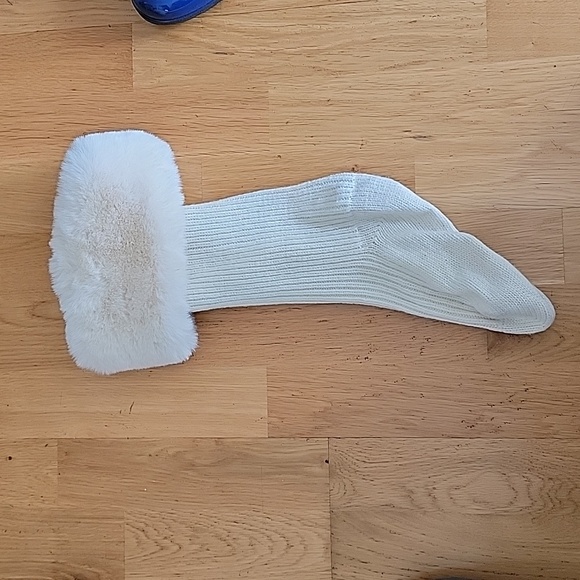 Women Ugg Rain Boots - Picture 4 of 7